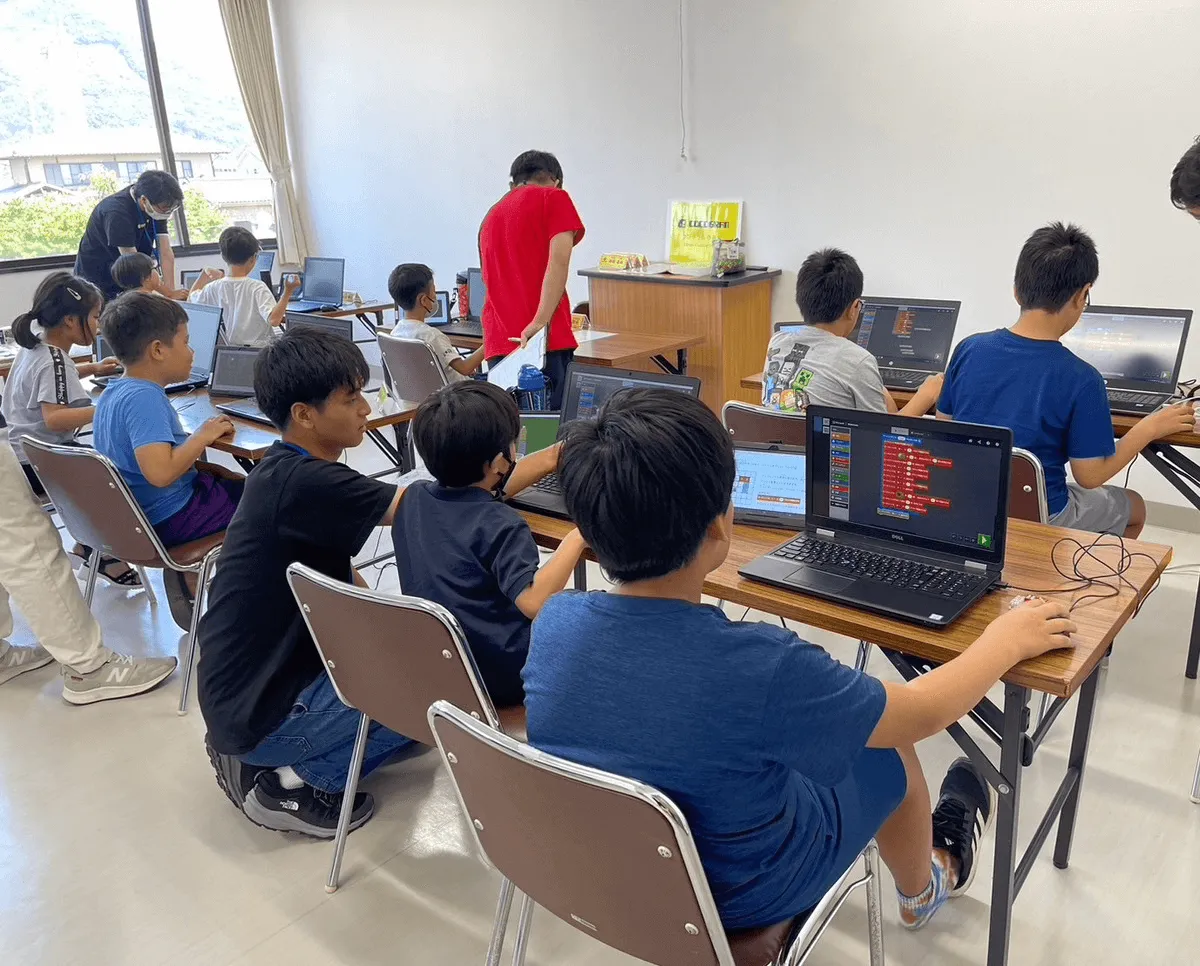 ココグラム甲府校の教室・校舎の様子